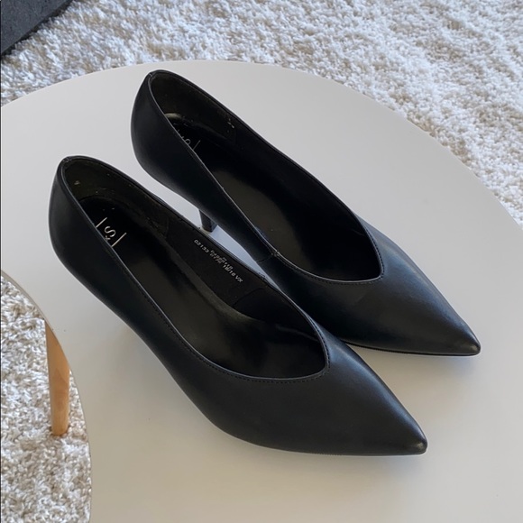 Shoes - Picture 2 of 4